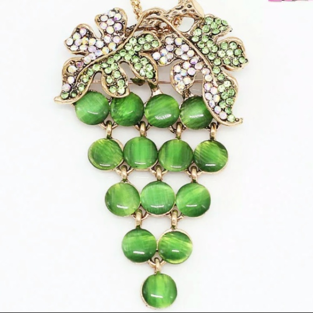 NWT GRAPE NECKLACE